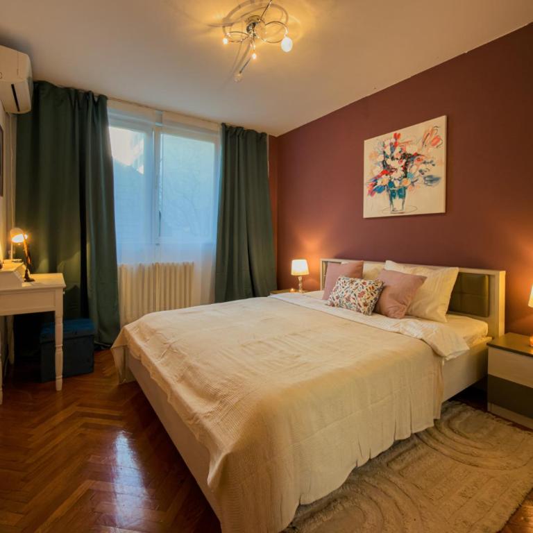 Vintage charm by Republic Square - French balcony - One-Bedroom Apartment - 1
