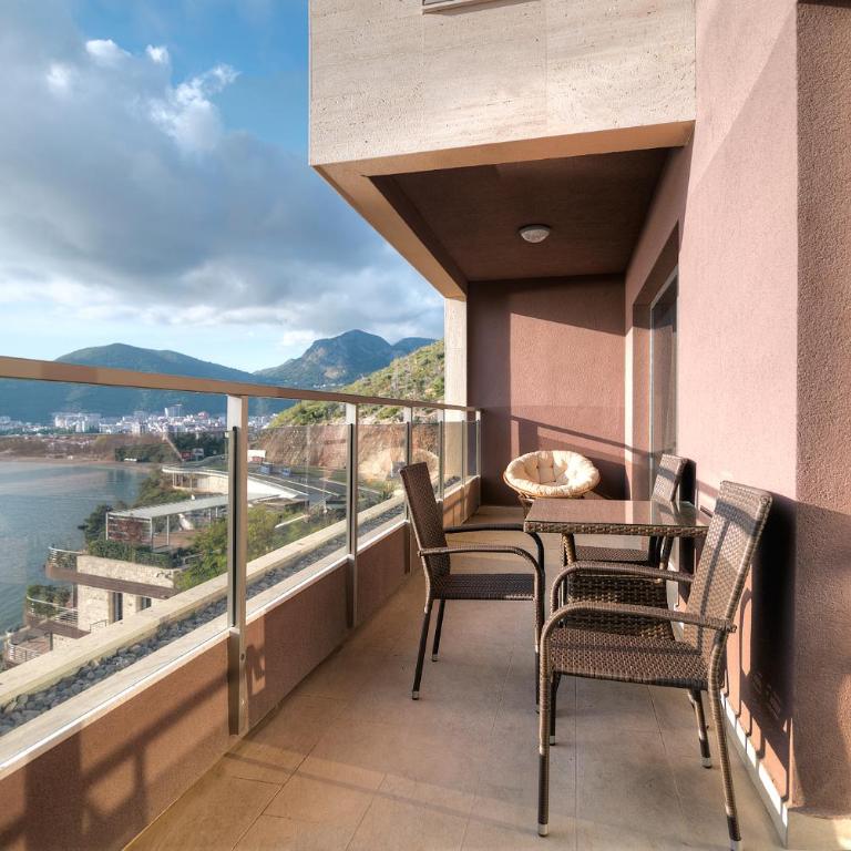 Apartments Location by Chabad House - Deluxe One-Bedroom Apartment with Harbor View - 17