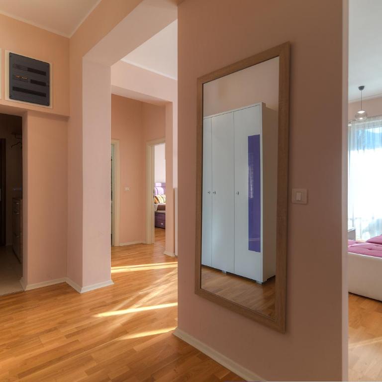 Apartments Location by Chabad House - Three-Bedroom Apartment with Balcony - 1