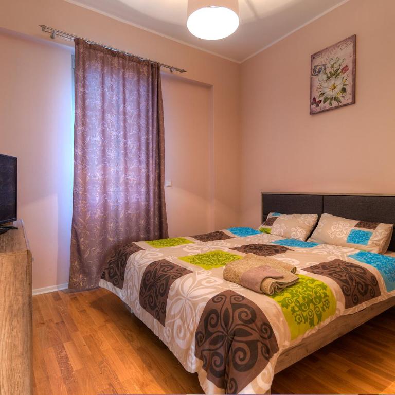 Apartments Location by Chabad House - Three-Bedroom Apartment with Balcony - 10