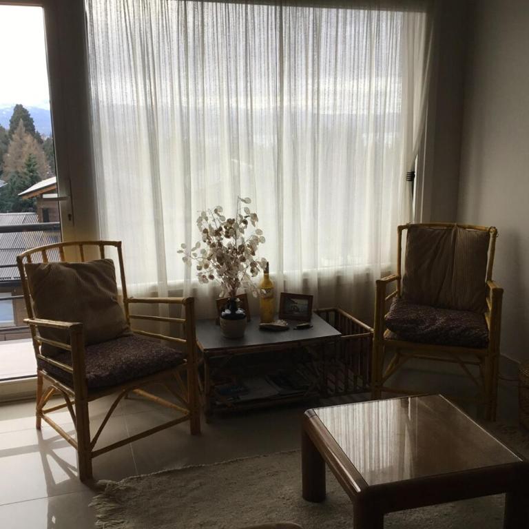 Spring Tulips - One-Bedroom Apartment - 12