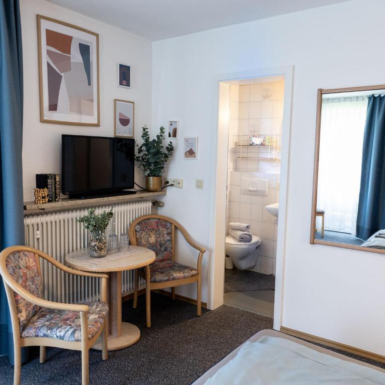 Gästehaus Germania - Dreibettzimmer mit Balkon - 5