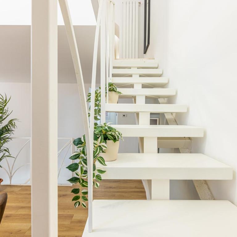 Colonna Lovely Loft - 10 min Duomo - Buonarroti M1 - Appartamento con 3 Camere da Letto - 34
