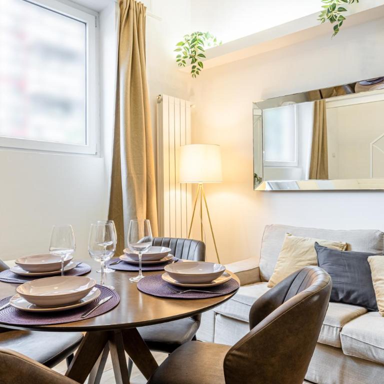 Colonna Lovely Loft - 10 min Duomo - Buonarroti M1 - Appartamento con 3 Camere da Letto - 20