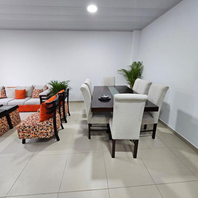 La Martina Suites Wifi Parking & Aire Acondicionado - Two-Bedroom Apartment - 80