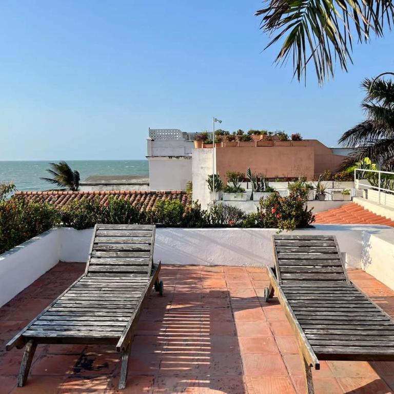 Engaging 4BR Colonial Villa with AC in Cartagena - Vacation Home - 8