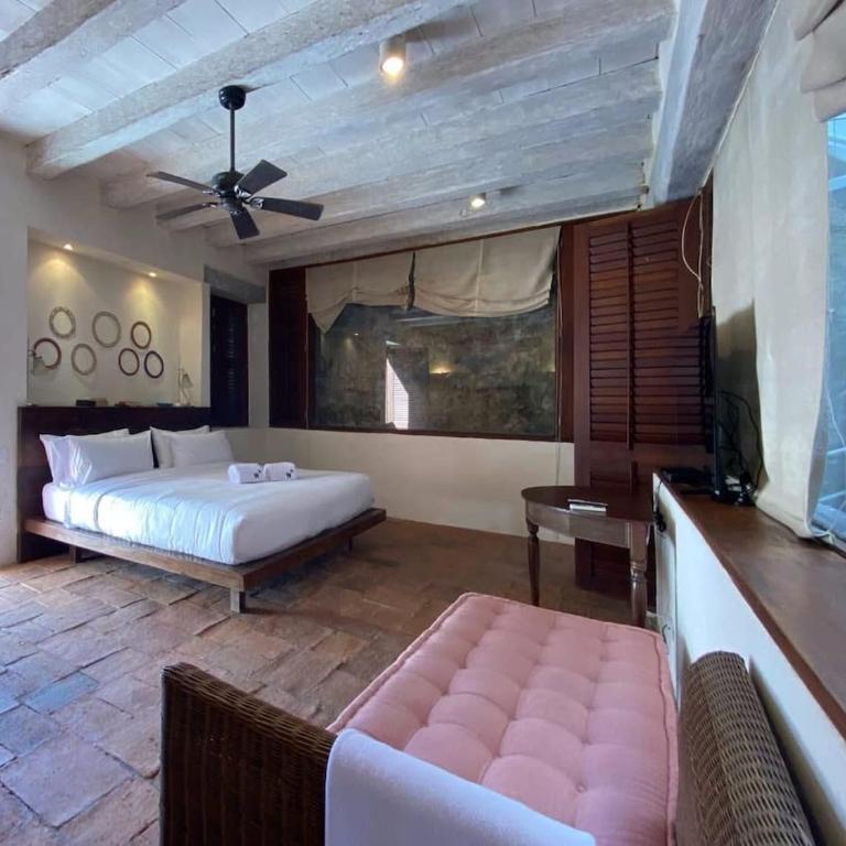 Engaging 4BR Colonial Villa with AC in Cartagena - Vacation Home - 9