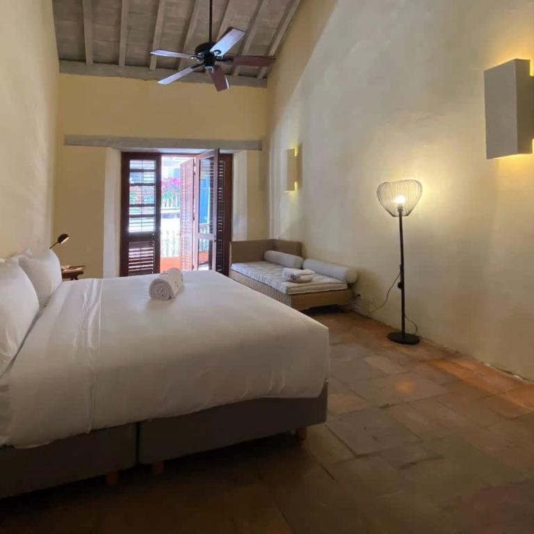 Engaging 4BR Colonial Villa with AC in Cartagena - Vacation Home - 13