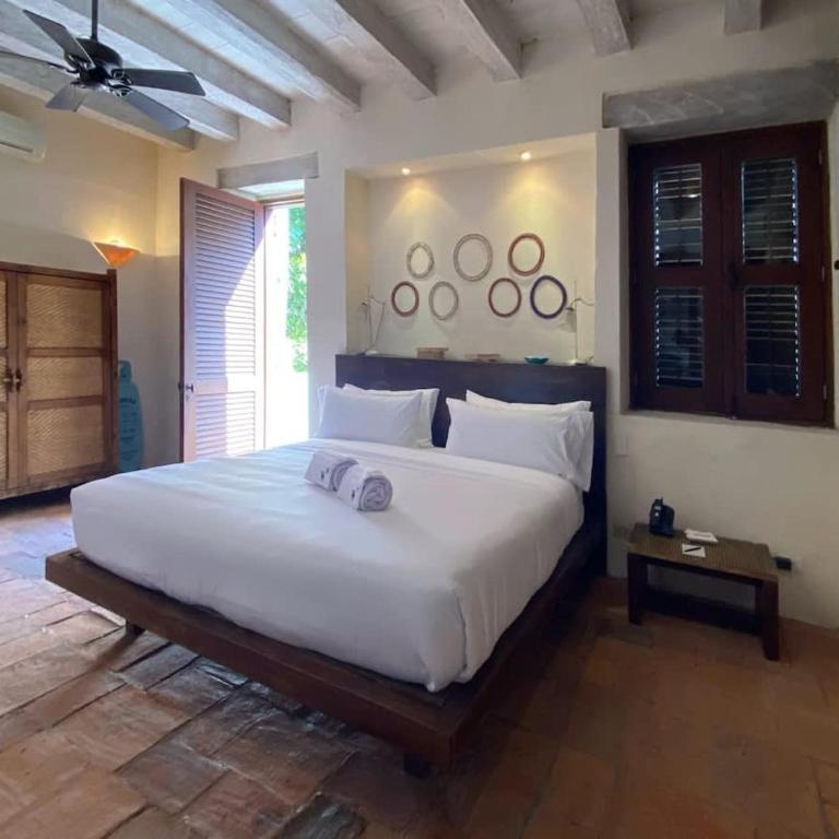 Engaging 4BR Colonial Villa with AC in Cartagena - Vacation Home - 12