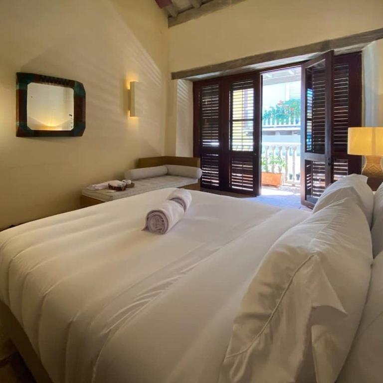 Engaging 4BR Colonial Villa with AC in Cartagena - Vacation Home - 20