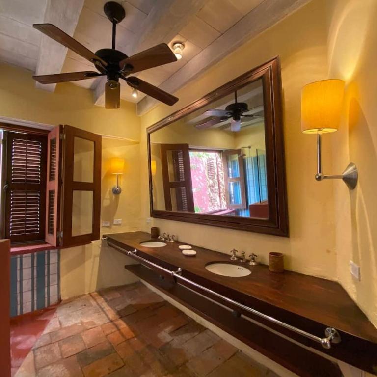 Engaging 4BR Colonial Villa with AC in Cartagena - Vacation Home - 21