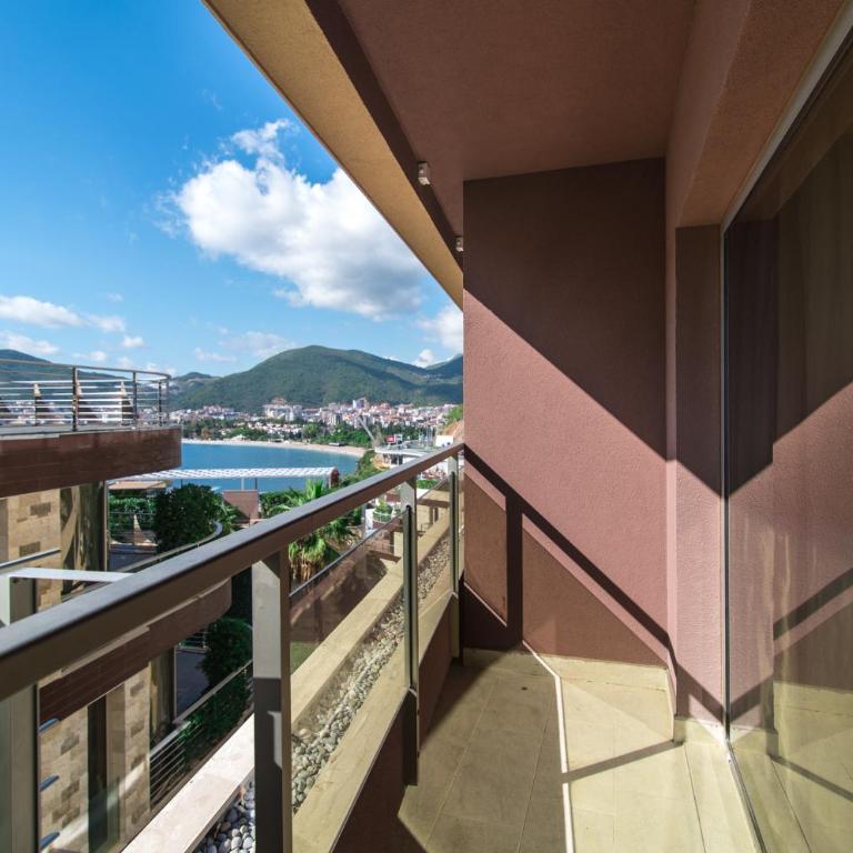 Apartments Location by Chabad House - Three-Bedroom Apartment with Sea View - 7