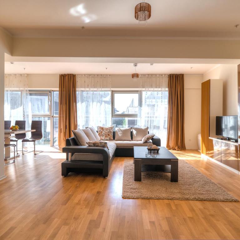 Apartments Location by Chabad House - Three-Bedroom Apartment with Sea View - 5