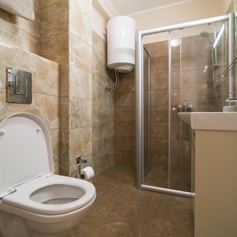 Apartments Location by Chabad House - Three-Bedroom Apartment with Sea View - 19