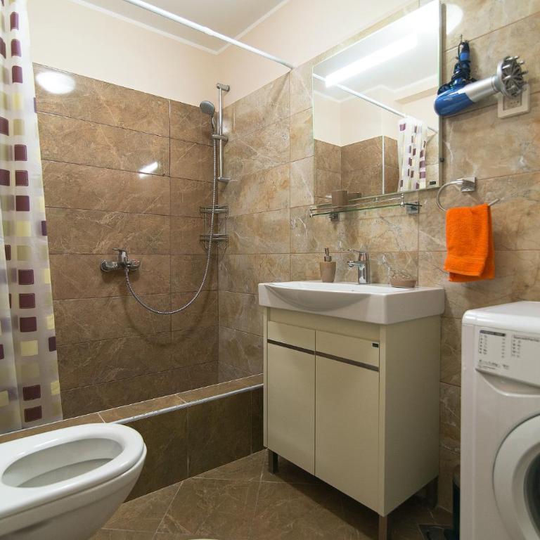 Apartments Location by Chabad House - Three-Bedroom Apartment with Sea View - 20