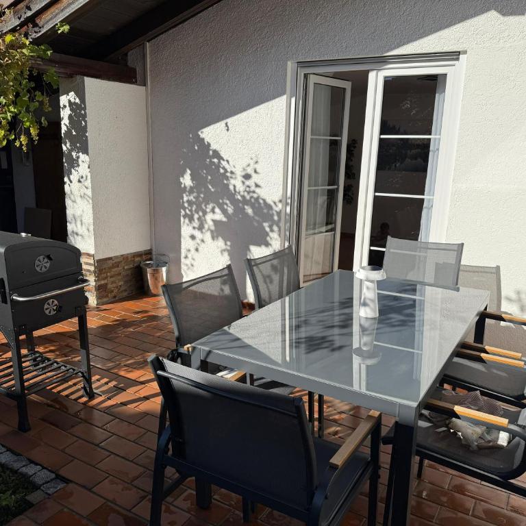 Alpen-Oase - Gemütliche FEWO mit Terrasse - Apartment mit 1 Schlafzimmer - 3