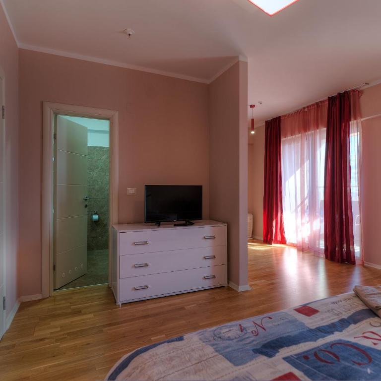 Apartments Location by Chabad House - Apartment - Split Level - 13