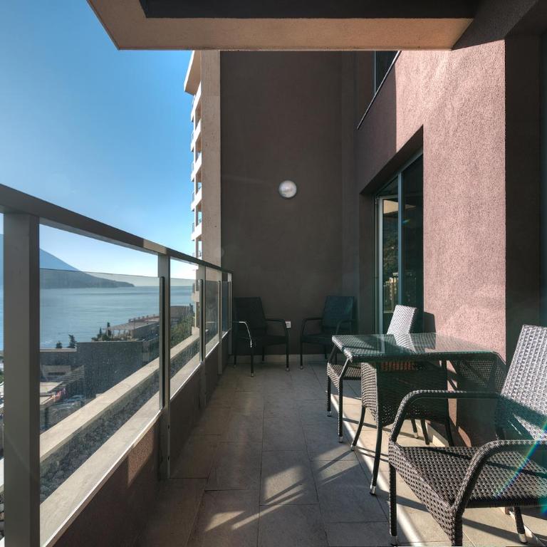 Apartments Location by Chabad House - Apartment - Split Level - 6