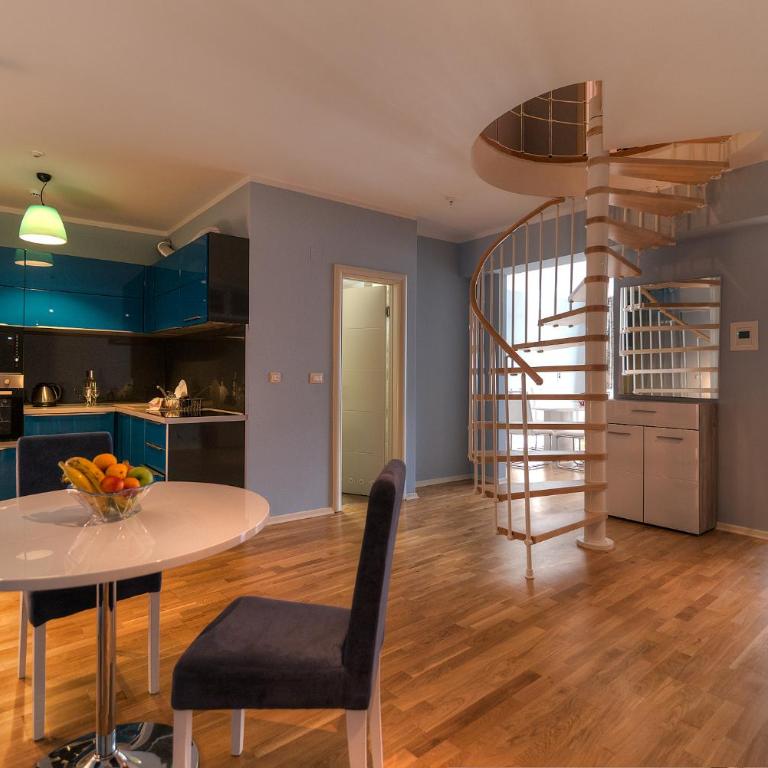 Apartments Location by Chabad House - Apartment - Split Level - 9