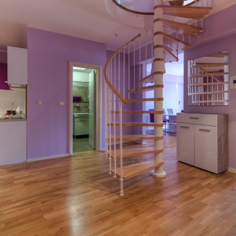 Apartments Location by Chabad House - Apartment - Split Level - 18