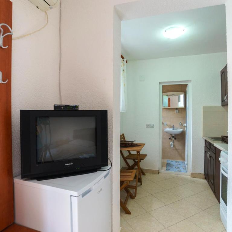 Apartments Lora - Studio Apartment - 9