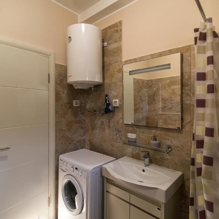 Apartments Location by Chabad House - Two-Bedroom Apartment with Terrace and Sea View - 8