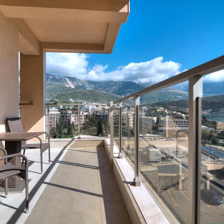 Apartments Location by Chabad House - Two-Bedroom Apartment with Terrace and Sea View - 1