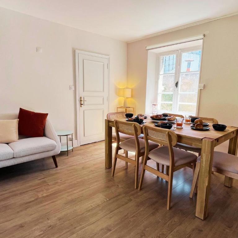 Le Jardin Secret Classé 3 étoiles - 6 pers - Salle de cinéma - Proche de la gare de Blois à 2h de Paris - Appartamento con 3 Camere da Letto - 7