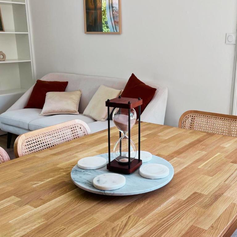 Le Jardin Secret Classé 3 étoiles - 6 pers - Salle de cinéma - Proche de la gare de Blois à 2h de Paris - Appartamento con 3 Camere da Letto - 9