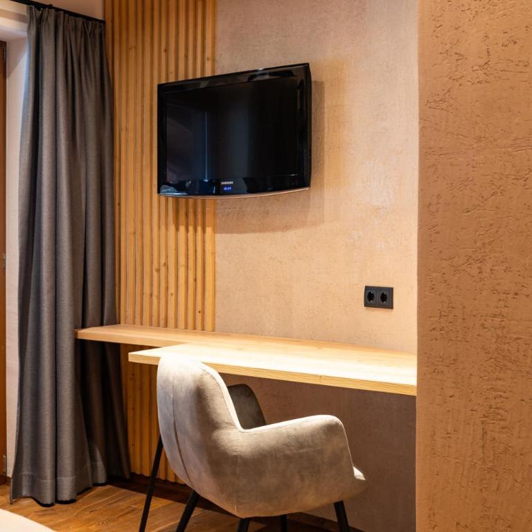 Schulhaus Tirol - Double Room with Balcony - 2