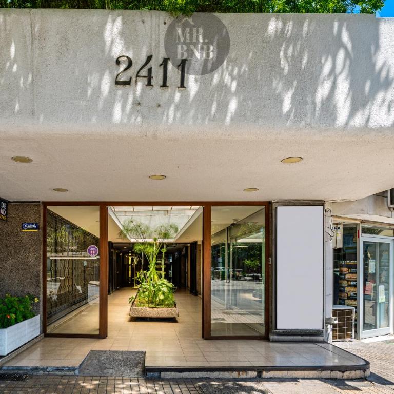 Los Leones Apartments By Mr BnB - Three-Bedroom Apartment - 3