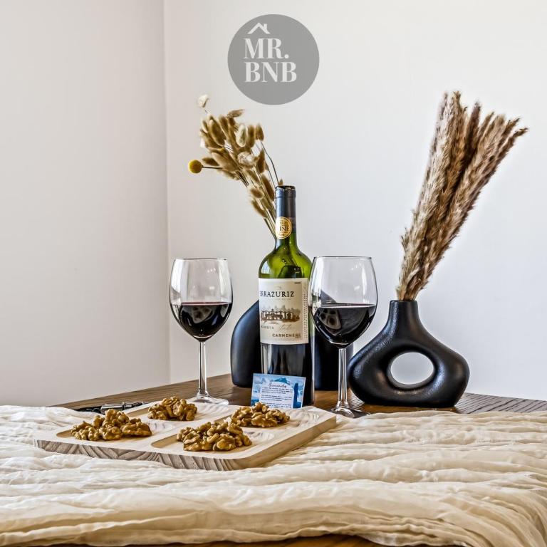Los Leones Apartments By Mr BnB - Three-Bedroom Apartment - 7