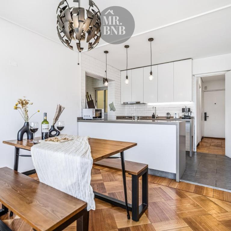 Los Leones Apartments By Mr BnB - Three-Bedroom Apartment - 14