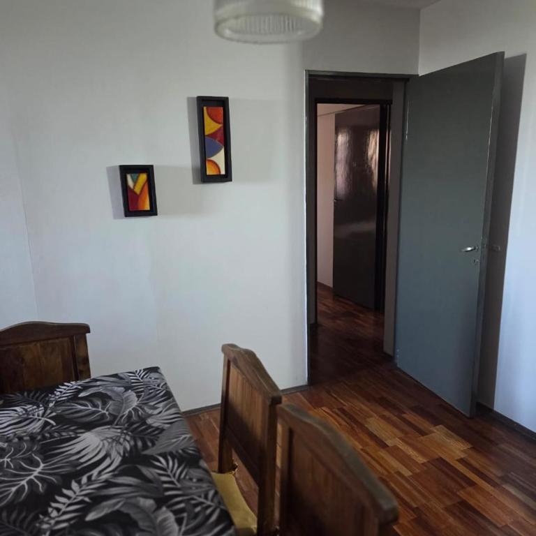 Amplio Departamento Céntrico - Three-Bedroom Apartment - 17