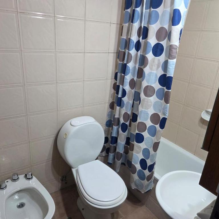Amplio Departamento Céntrico - Three-Bedroom Apartment - 18
