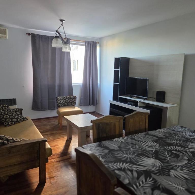 Amplio Departamento Céntrico - Three-Bedroom Apartment - 4