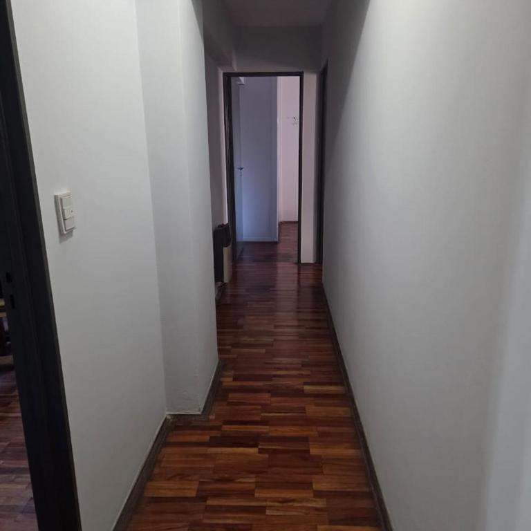 Amplio Departamento Céntrico - Three-Bedroom Apartment - 22