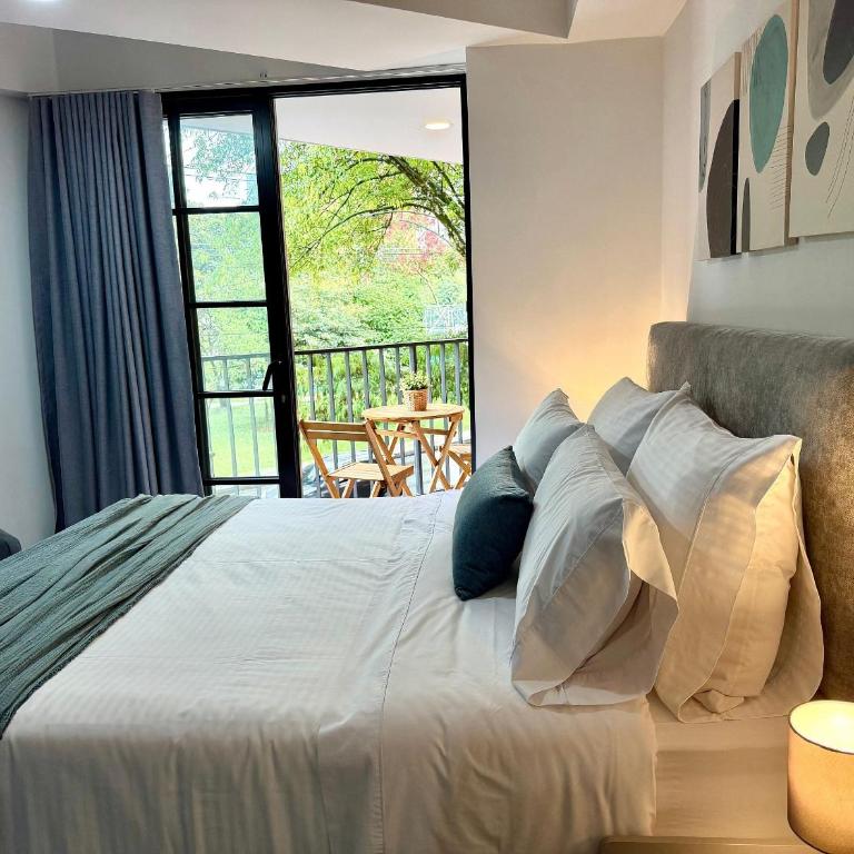 Bit Building - Studio Apartment with Queen Bed - 6