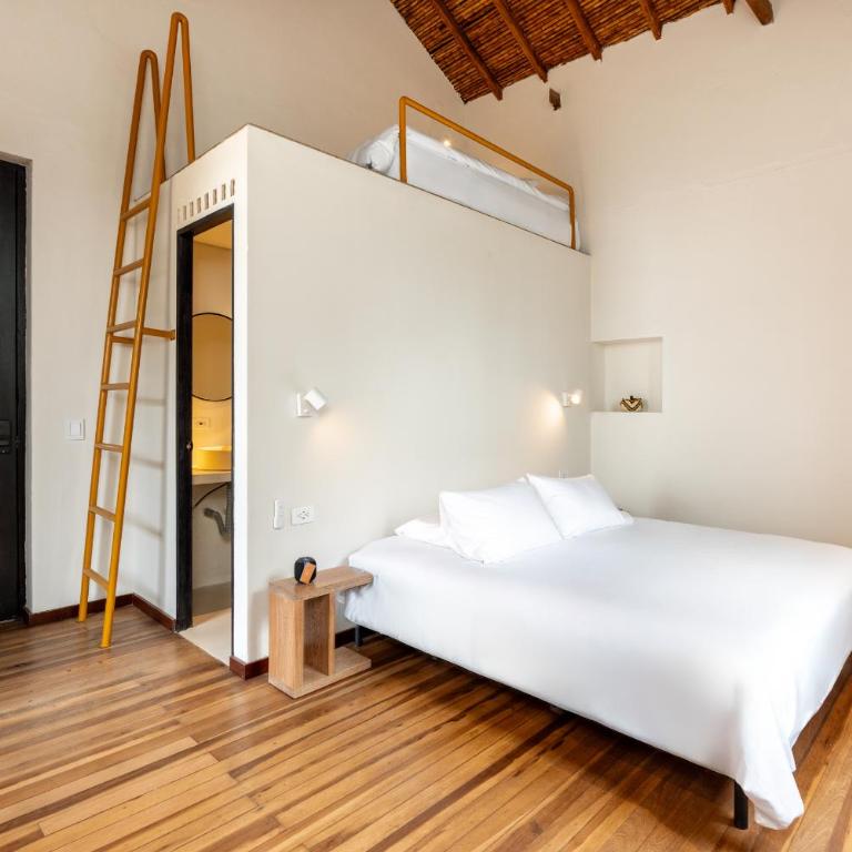 Hotel Boutique Casamía - Triple Room with Private Bathroom - 13