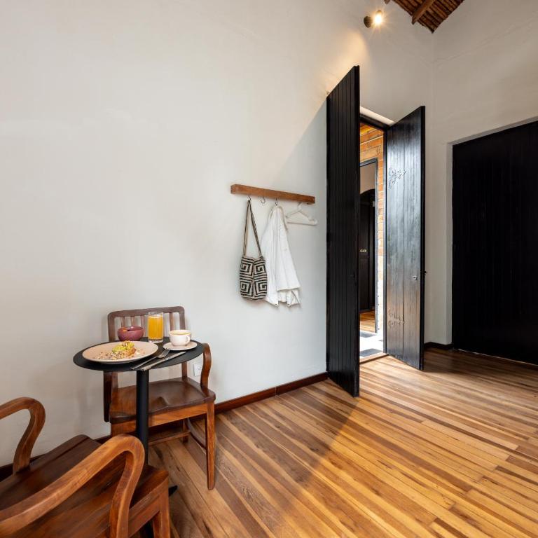 Hotel Boutique Casamía - Triple Room with Private Bathroom - 4
