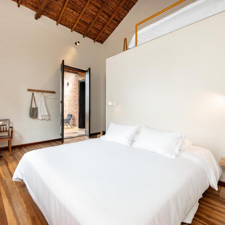 Hotel Boutique Casamía - Triple Room with Private Bathroom - 12