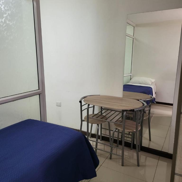 departamentos a pasos de mall portal y casino - Deluxe Room - 3