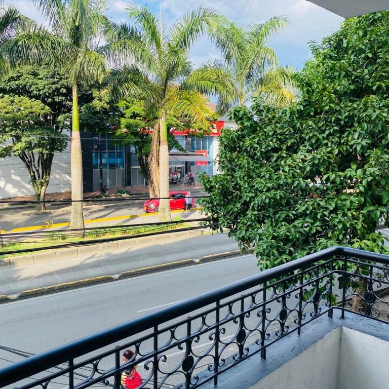 La vida es bella! hermoso apartamento cerca al aeropuerto y centro - Two-Bedroom Apartment with Balcony - 1