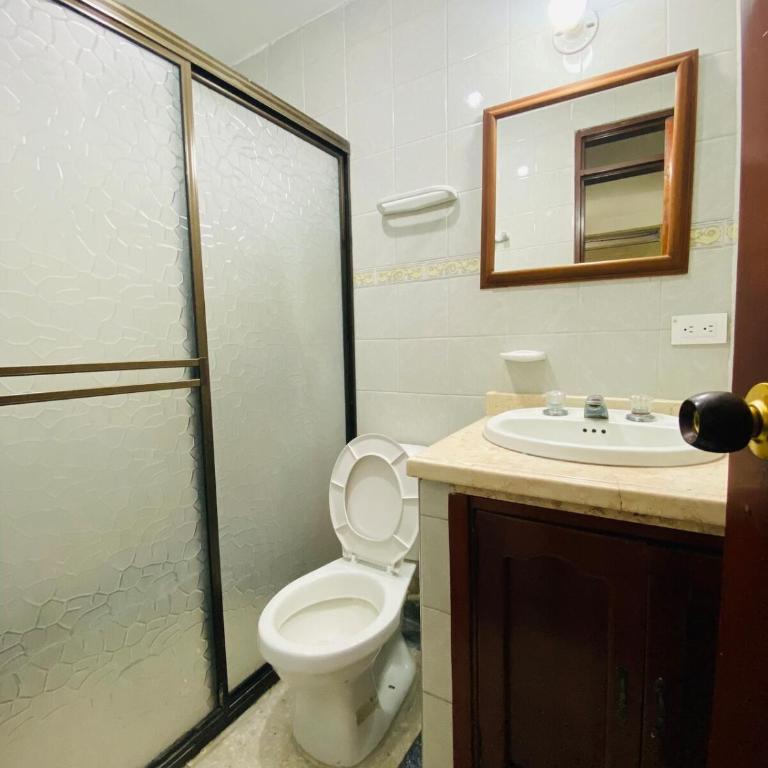 La vida es bella! hermoso apartamento cerca al aeropuerto y centro - Two-Bedroom Apartment with Balcony - 13