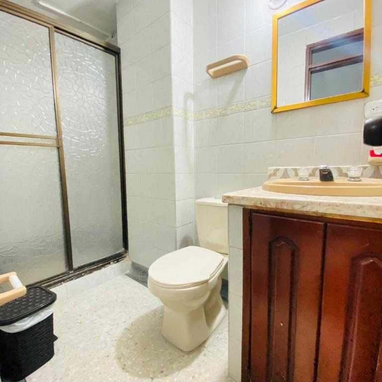 La vida es bella! hermoso apartamento cerca al aeropuerto y centro - Two-Bedroom Apartment with Balcony - 14