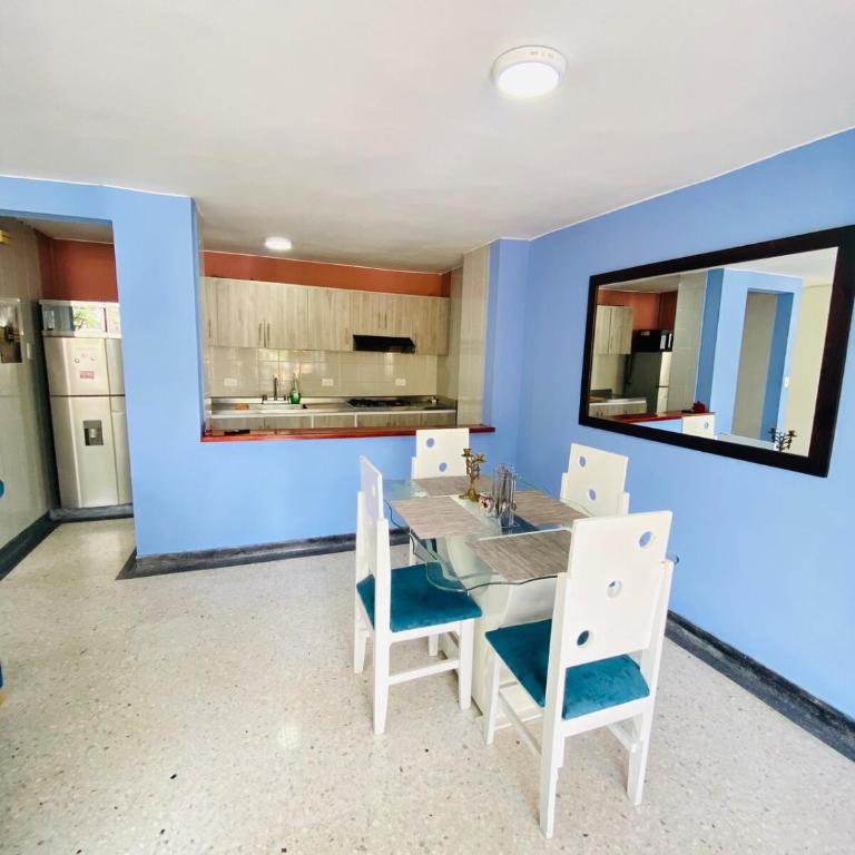 La vida es bella! hermoso apartamento cerca al aeropuerto y centro - Two-Bedroom Apartment with Balcony - 16