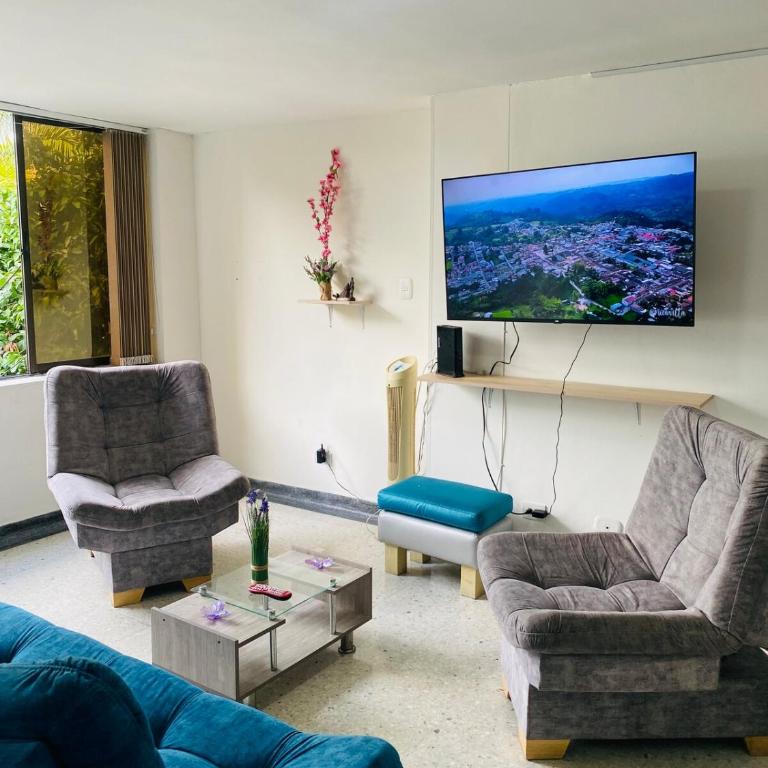 La vida es bella! hermoso apartamento cerca al aeropuerto y centro - Two-Bedroom Apartment with Balcony - 11