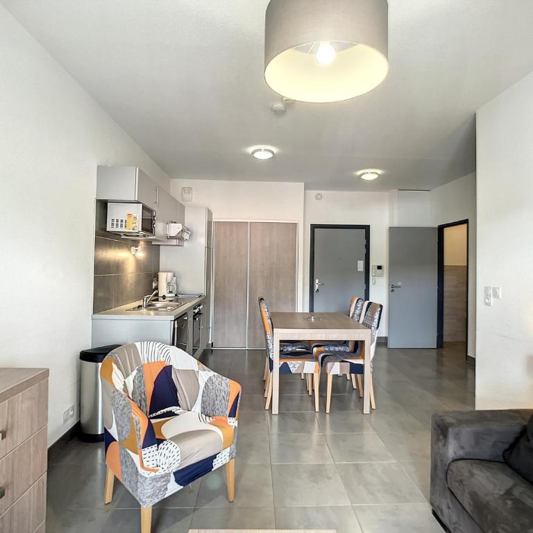 Bel F2 climatisé, terrasse, parking, à 50m des Thermes de Lamalou-les-Bains, animaux acceptés - FR-1-451-193 - Appartement 1 Chambre - 18