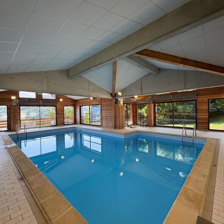 3 pièces, piscine intérieure, parking, proche centre à Combloux - Appartement 2 Chambres - 13