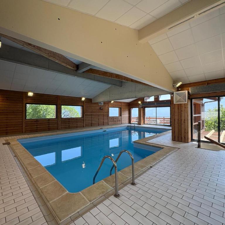 Chalet 6 pièces à Combloux avec cheminée et parking - Appartement 5 Chambres - 29